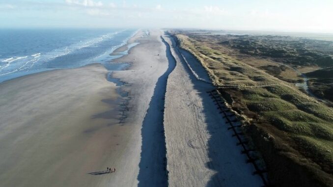 Lies und NLWKN geben Lageeinschätzung zu den Strandabbrüchen auf den Ostfriesischen Inseln nach Sturmflut vom Wochenende